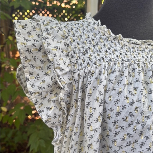 Old Navy XXL Tall Smocked Woman’s Top,Cream & Gold Shimmer Thread. 97% cotton. - Picture 3 of 11